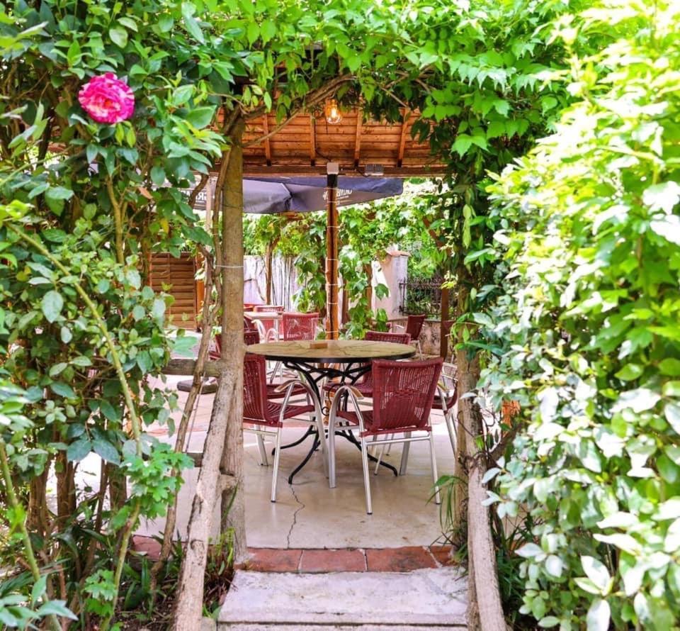 Atipyc Hotel Marssac-sur-Tarn Екстериор снимка